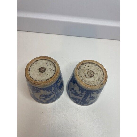 2 Antique Imari Porcelain Soba Choko Cups White BLUE about 2.5 inches tall - Picture 9 of 11